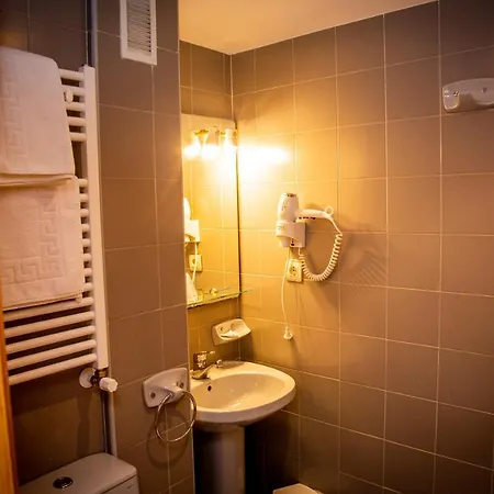 H Isabel - Suarez Inclan 38 2*