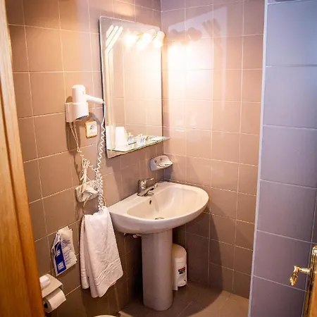 H Isabel - Suárez Inclán 38 2*